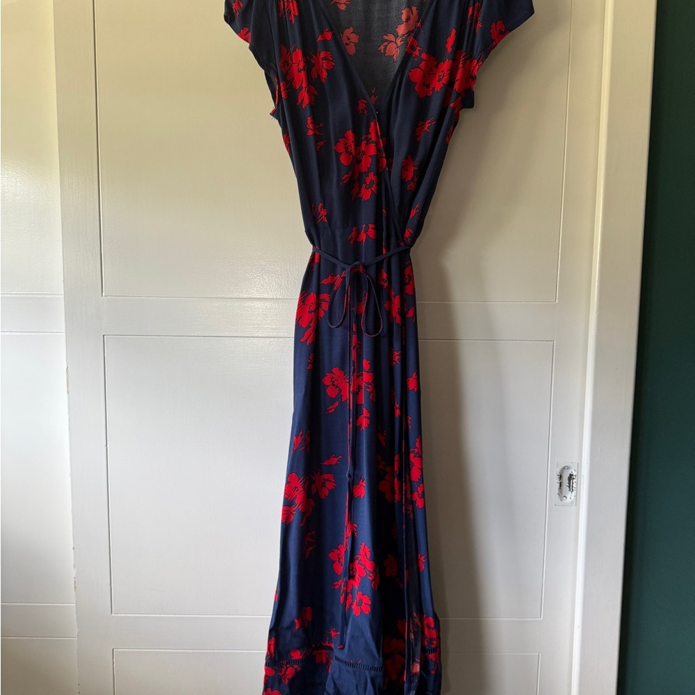 Elegant Floral Dress in Navy and Red